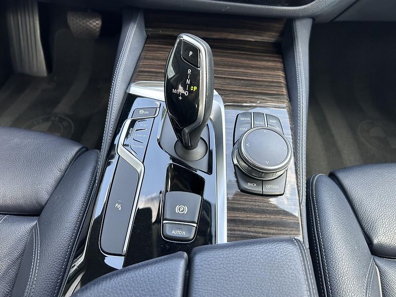 BMW Řada 5 5540i xDrive Luxury Line - fotka 30 z 37