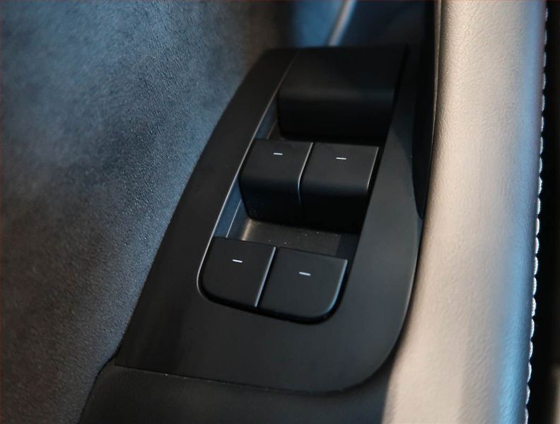 Tesla Model 3 (2021) Long Range 4WD 78kWh, SoH 90% - fotka 15 z 16