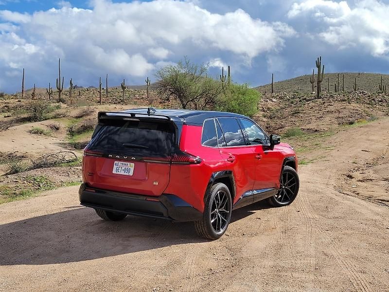 Toyota RAV4 (2026) NG26 2.5 HEV 4X4 - GR Sport - fotka 2 z 16