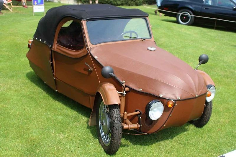 Výstava Automobilové klenoty se konala na golfovém hřišti v Praze Hostivaři
