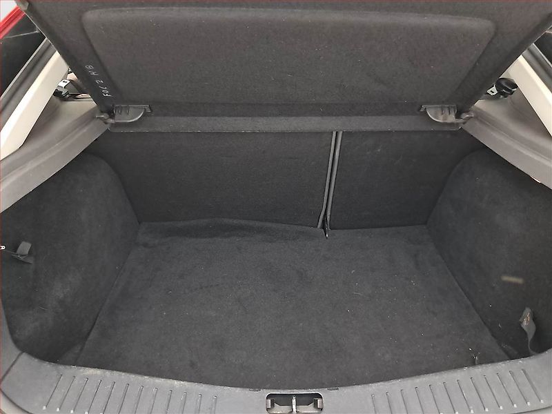 Ford Focus (2007) 1.6 16V, slušný stav - fotka 13 z 17