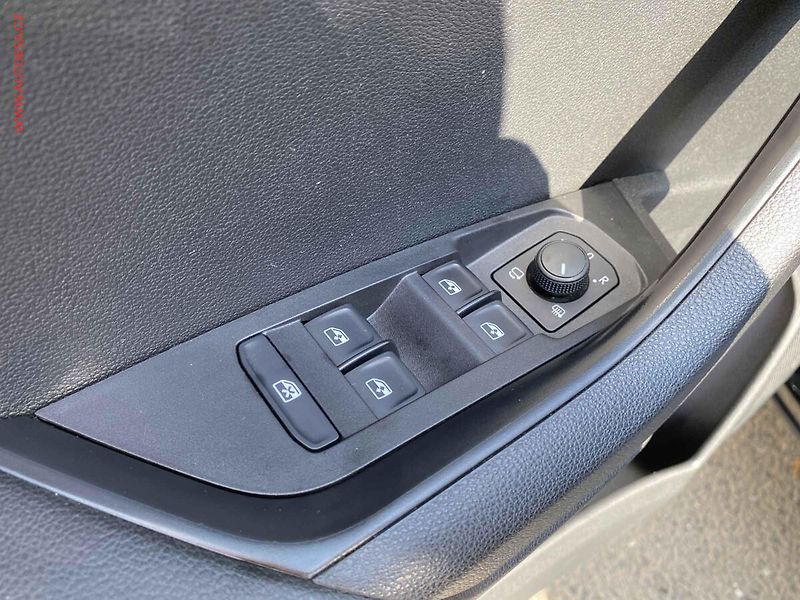 Škoda Karoq (2020) 1.0 TSi, Ambition, STK6/28 - fotka 13 z 18