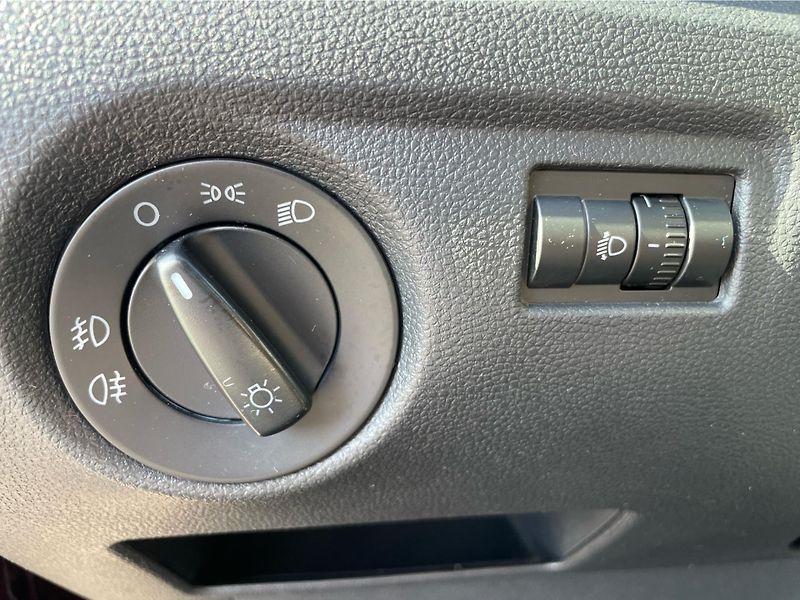 Škoda Fabia 1.2 TSi ELEGANCE PLUS - fotka 15 z 24