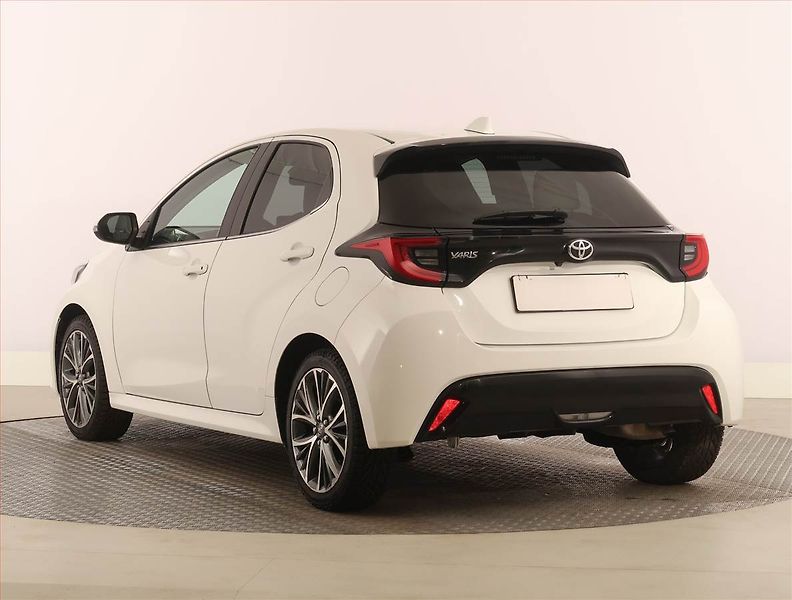 Toyota Yaris (2023) Executive 1.5 VVT-i, ČR,1.maj - fotka 4 z 19