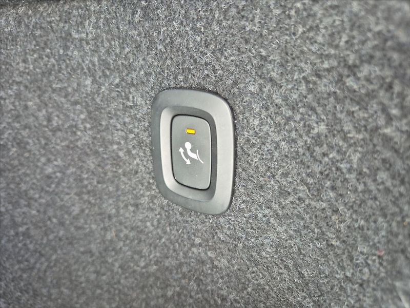 Volvo XC40 2,0 B4 AWD AT - fotka 12 z 19
