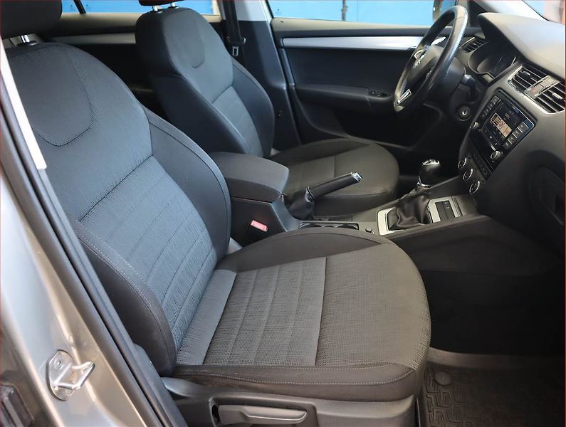 Škoda Octavia (2016) Style 1.6 TDI, Navi, Tempomat - fotka 9 z 18