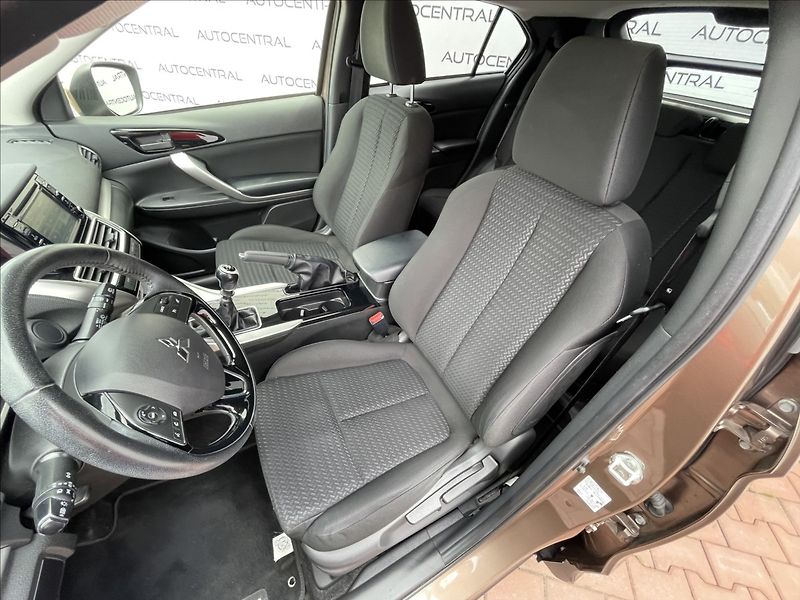 Mitsubishi Eclipse Cross 1,5 1.5T-MIVTEC,120kW,serv.kn. - fotka 11 z 23