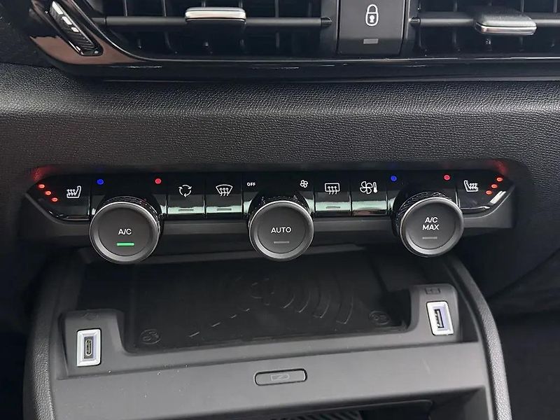 Citroën ë-C4 X 100kW 50kWh SHINE Panorama DPH - fotka 6 z 10