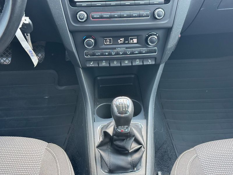 Škoda Rapid (2014) Elegance 1.2 TSI 77kW - fotka 20 z 35