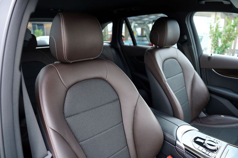 Mercedes-Benz GLC 250i 4Matic/kůže/Led/9AT/ČR - fotka 27 z 43