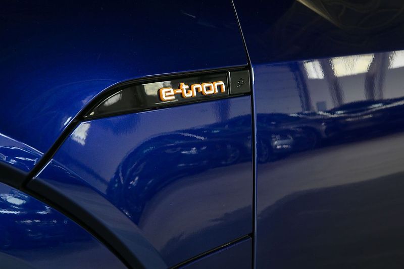 Audi e-tron 55 300kW Matrix Pano NV Tažné - fotka 10 z 47