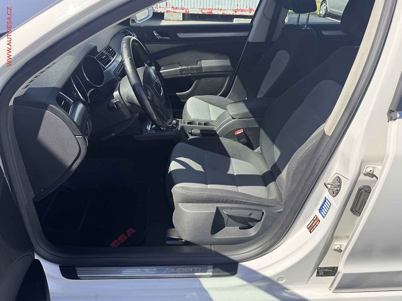Škoda Superb (2009) 2.0 TDi, ČR, Ambition, DSG - fotka 9 z 14