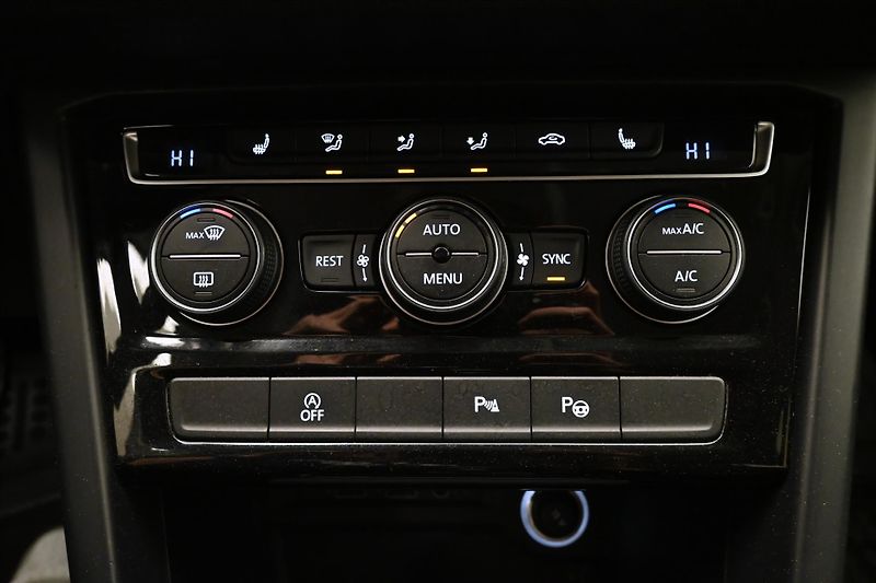 Volkswagen Touran 1,6 TDI 85kW Navi Senzory - fotka 20 z 30