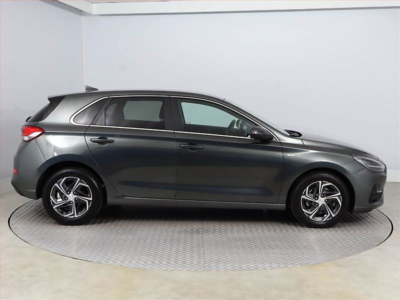 Hyundai i30 (2022) 1.5 T-GDI MHEV, Automat - fotka 6 z 18