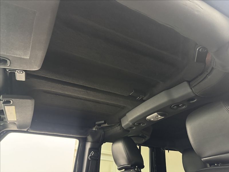 Jeep Wrangler 3,6 209kW AT PENTASTAR SERVIS - fotka 23 z 44