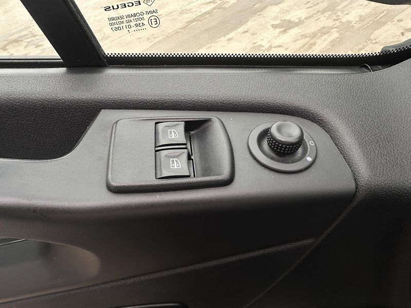 Opel Vivaro 1.6BiTurbo L1H1, 8Míst, Tažné - fotka 12 z 14
