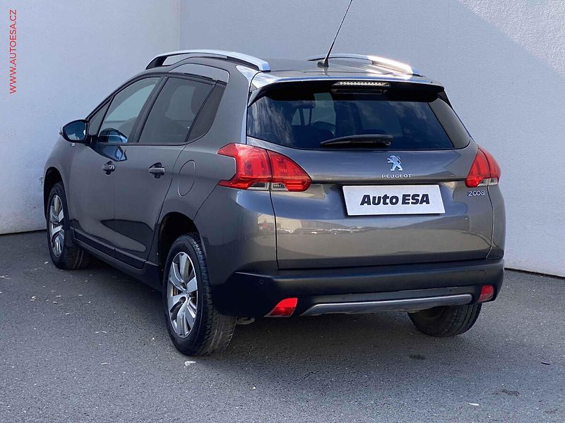 Peugeot 2008 (2015) 1.2 PT, Style, navi - fotka 6 z 15