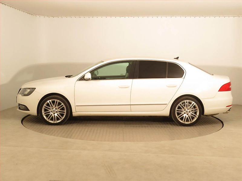 Škoda Superb (2013) Elegance 2.0 TDI, 4X4 - fotka 3 z 16