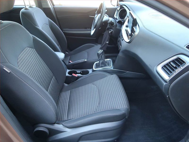 Kia XCeed (2022) Silver 1.5 T-GDI - fotka 9 z 17