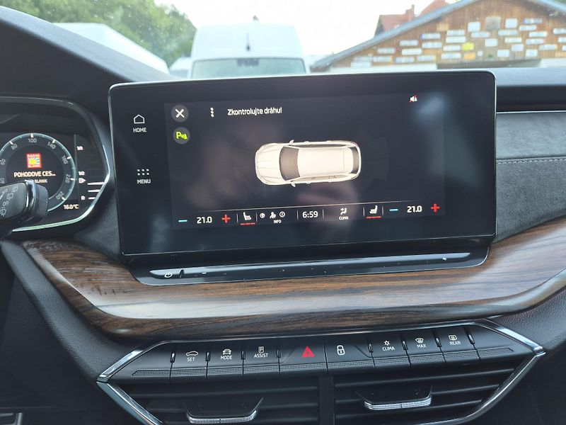 Škoda Octavia Combi Scout TDi 147kw DSG 4x4 - fotka 33 z 49