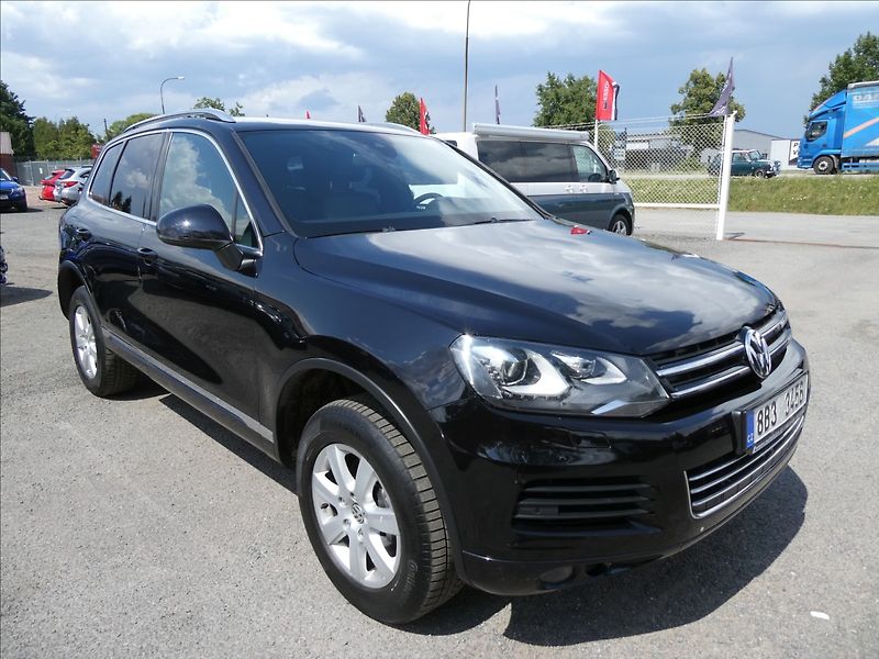 Volkswagen Touareg 3,0 TDi V6 180kW, webasto, DPH - fotka 1 z 50