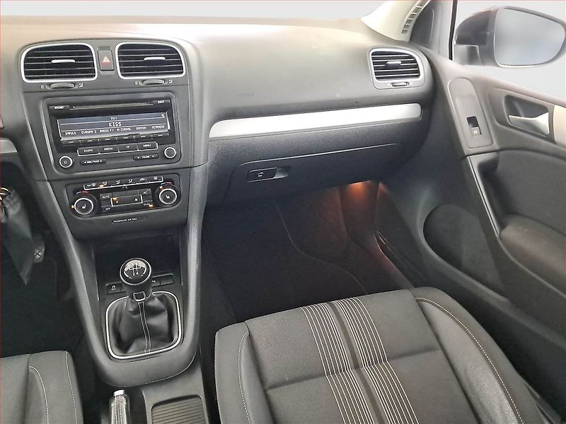Volkswagen Golf (2012) 1.2 TSI, Park. senzory - fotka 8 z 20
