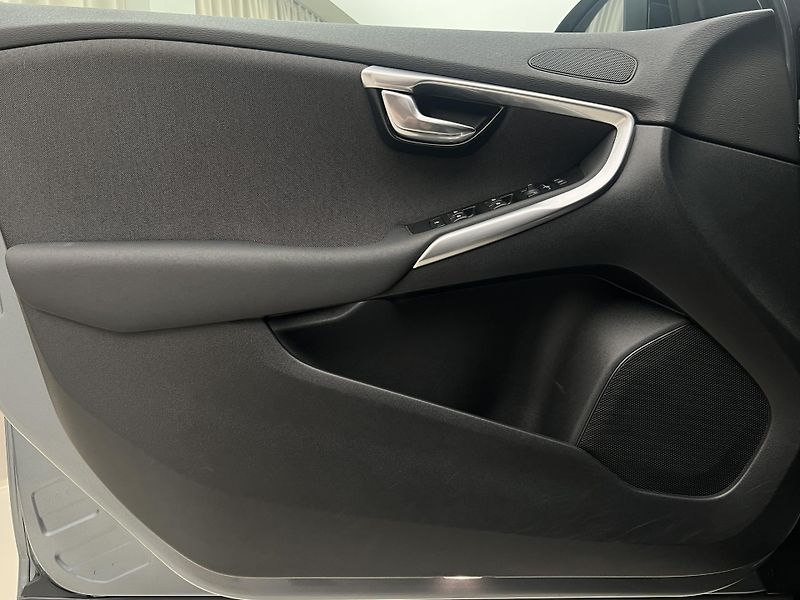 Volvo V40 CC D3 PLUS AUT - fotka 7 z 39