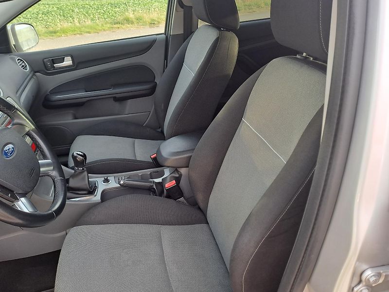 Ford Focus (2011) 1.6 TDCi, DOLOŽENÉ KM, PĚKNÝ  - fotka 11 z 30