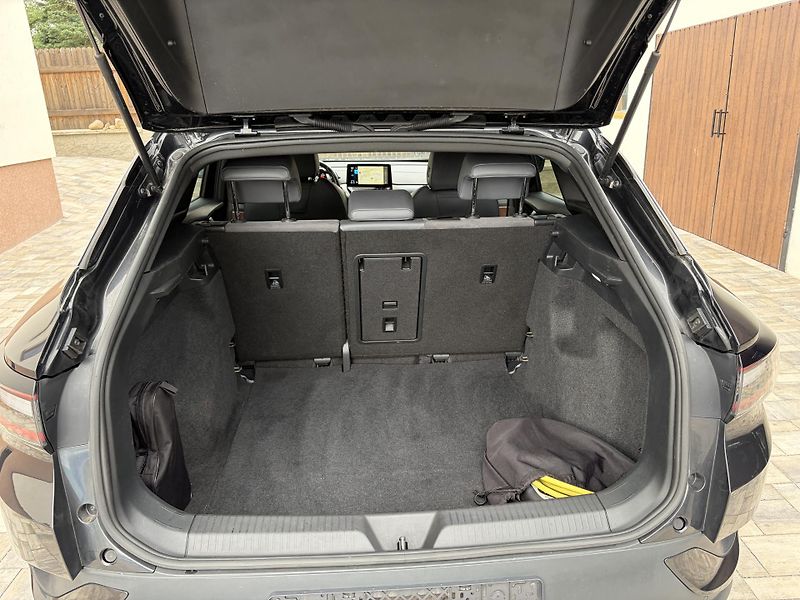 Volkswagen ID.4 (2020) 1st. 150kw, 62kwh, SOH 93% - fotka 11 z 13