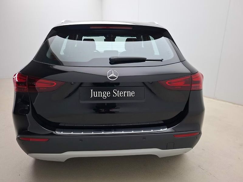Mercedes-Benz GLA 200 Kamera LED DAB - fotka 7 z 18