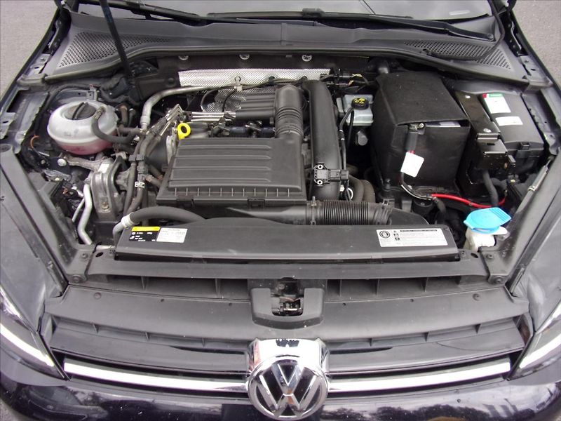Volkswagen Golf 1,4 TSI Highline Webasto 103kW - fotka 29 z 31