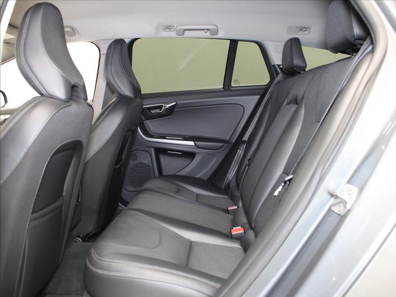 Volvo V60 2,0 D3 110kW AT Mom.NAVI Light - fotka 7 z 18