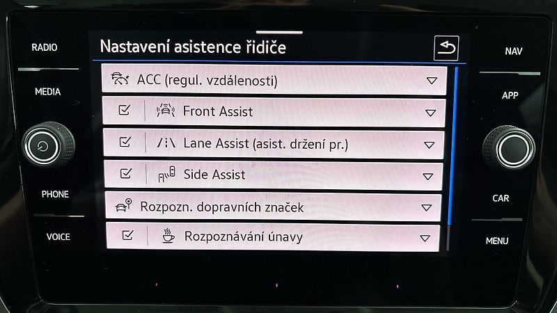 Volkswagen Touran 2.0 TDI DSG Comfortline - fotka 24 z 27