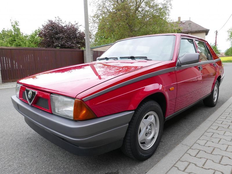 Alfa Romeo 75 1,6 ie INVESTICE - fotografie inzerátu