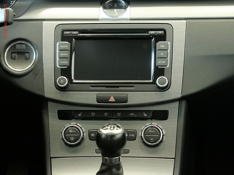 Volkswagen Passat (2012) 2.0 TDI, ČR, servis.kniha - fotka 13 z 20