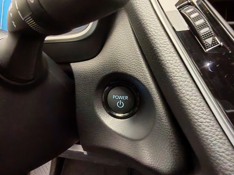 Toyota Corolla Cross 2,0 Hybrid Executive - fotka 30 z 45