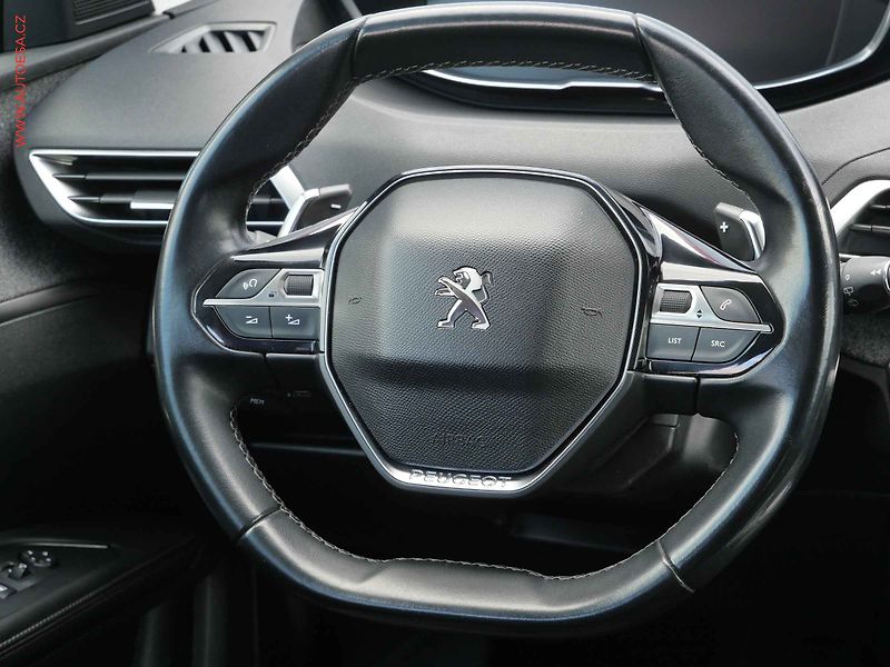 Peugeot 5008 (2018) 2.0HDi, AT, LED, kamera - fotka 14 z 28