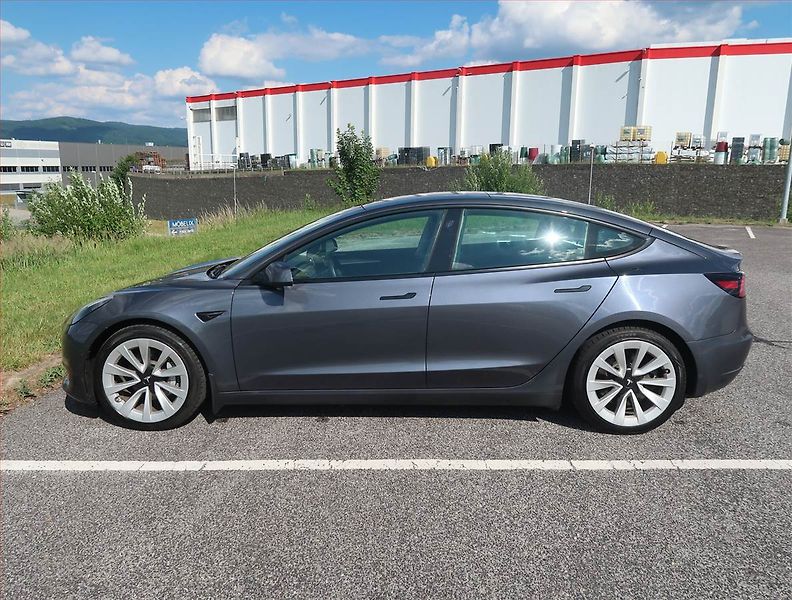 Tesla Model 3 (2022) Long Range 4WD 79kWh, SoH 89% - fotka 3 z 15