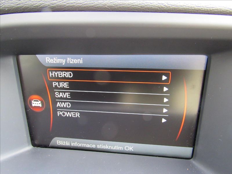 Volvo V60 2,4 D6 AWD Plug-in Hybrid - fotka 21 z 41