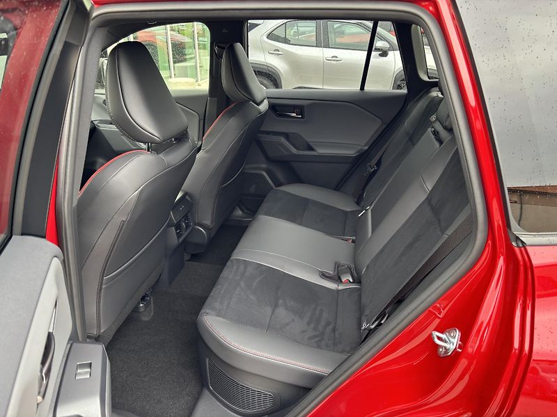 Toyota RAV4 (2026) GR SPORT 2,5 HEV 4X4 AT - fotka 8 z 14