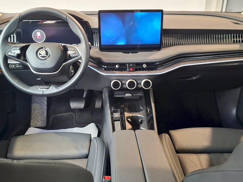 Škoda Superb (2024) COMBI Laurin&Klement TD 142/2. - fotka 37 z 55