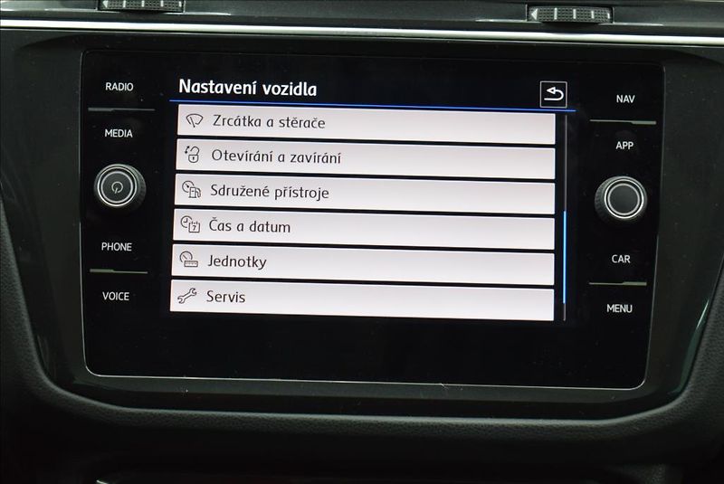 Volkswagen Tiguan 2,0 TDi, virtual,pano,navi, - fotka 26 z 44