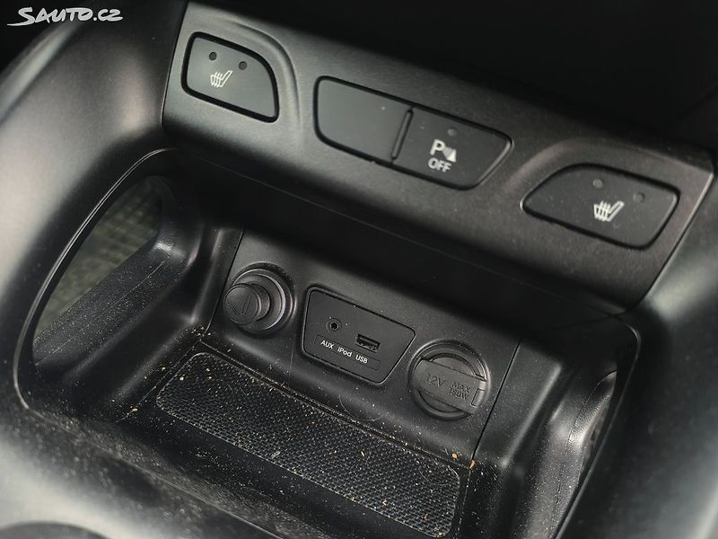 Hyundai ix35 2.0D4X4,70KM,MAX VÝBAVA,KRÁSNÝ - fotka 15 z 31