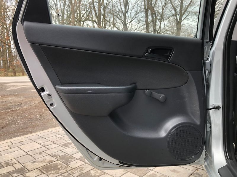 Hyundai i30 (2009) 1.4 16V - fotka 10 z 33