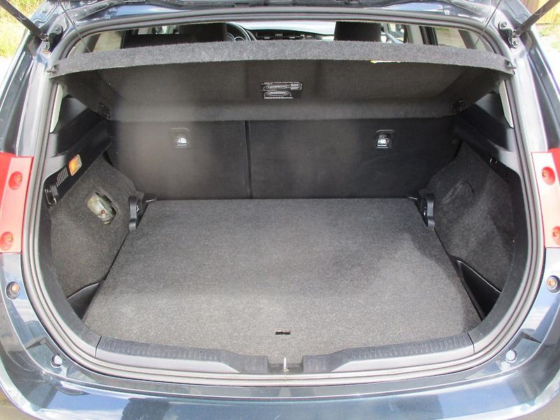 Toyota Auris 1.6i VVTi*AUTOM*NAVI*VÝHŘEV*TZ - fotka 37 z 47