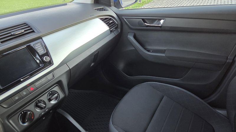 Škoda Fabia (2021) 1.0 TSI 70 kW Ambition, CZ,DPH - fotka 17 z 22