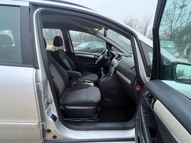 Opel Zafira 1.9cdti 88kw+7.míst - fotka 17 z 29