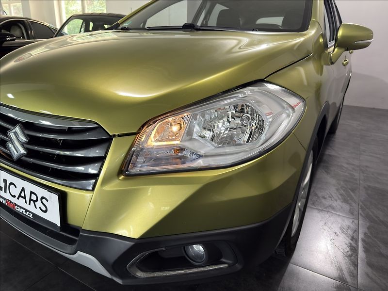 Suzuki SX4 S-Cross 1,6   VVTi 4X4 KEY-LESS VÝHŘEV - fotka 29 z 38
