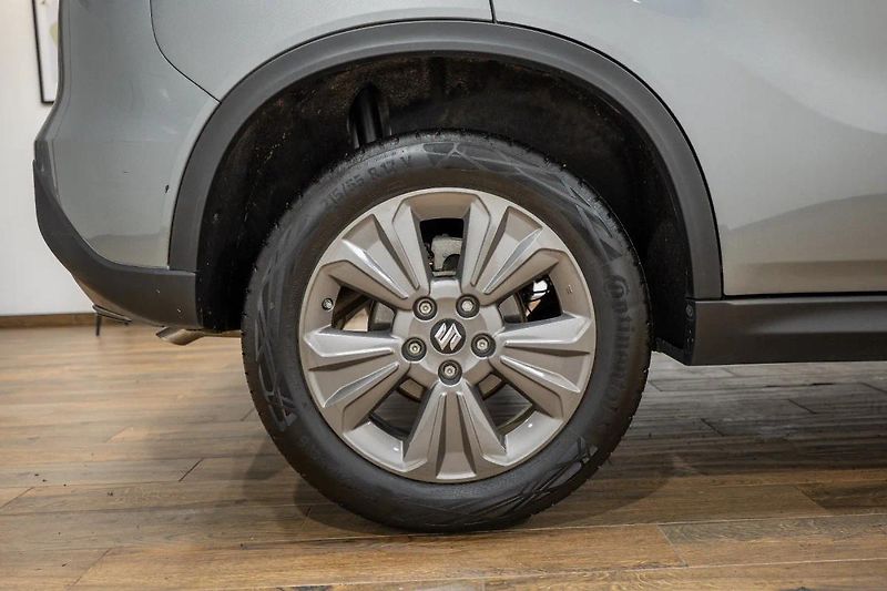 Suzuki Vitara Hybrid 1.4 95 kW - fotka 31 z 34