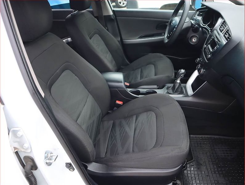 Kia Ceed (2012) Silver 1.4 CRDi - fotka 9 z 15